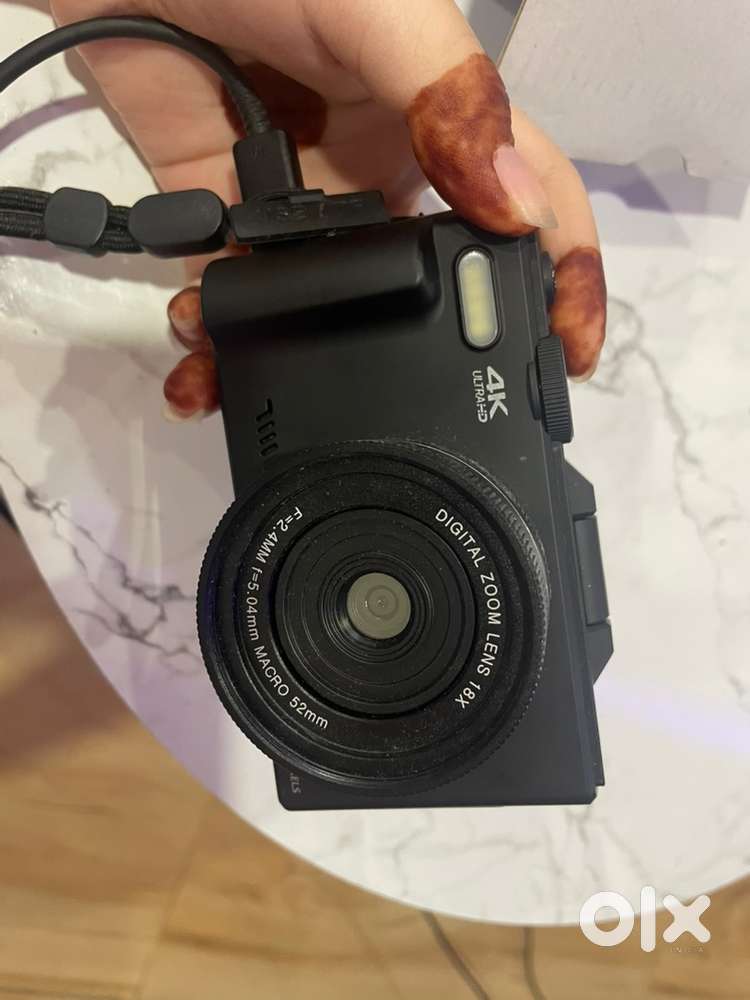 Pocket size digital camera