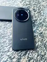 Exchange/ Sell. VIVO X 200  12+12/256GB.  pack