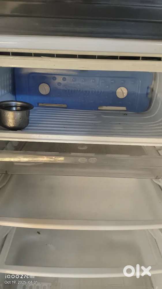Double door fridge le liya hai es liye ese bechna hai lene wale