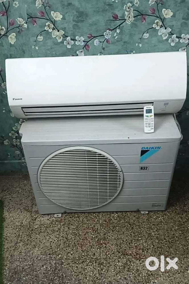 Daikin AC  1.5 TON  warranty available