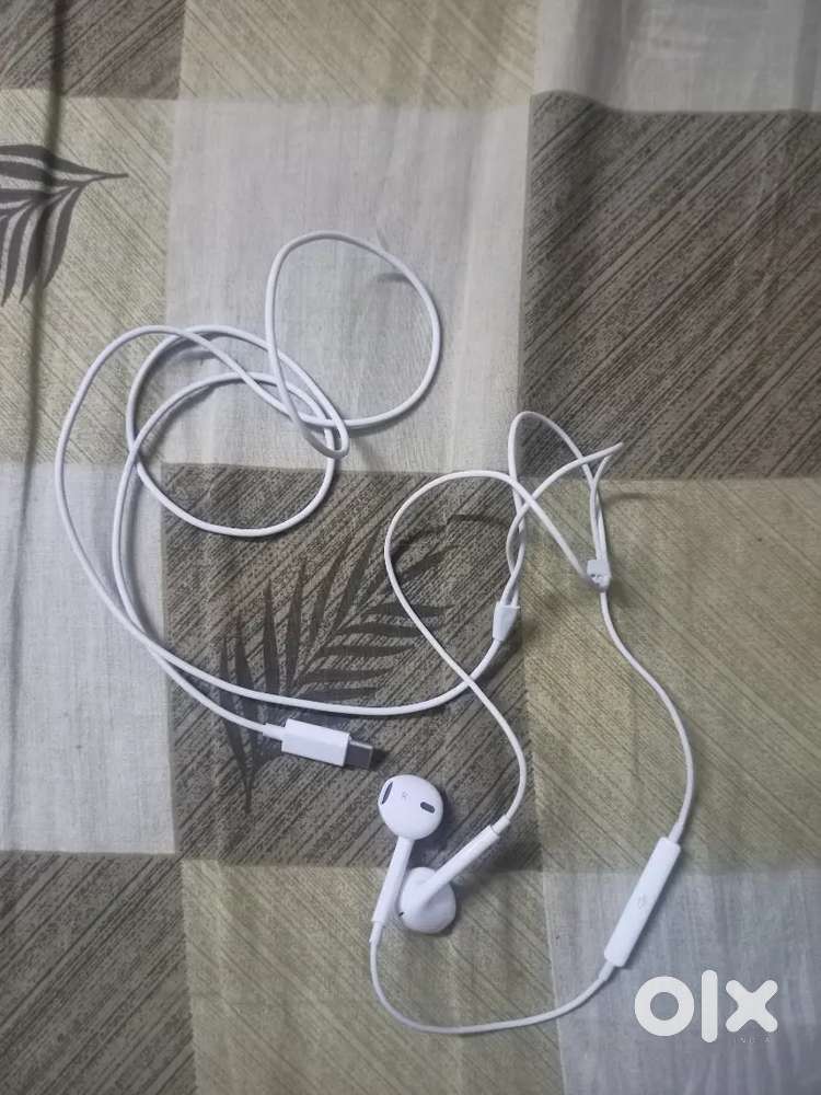 Apple Earpods ( USB - C )
