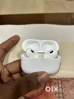 Apple AirPods Pro (2nd gen)/ With Case and Original Package