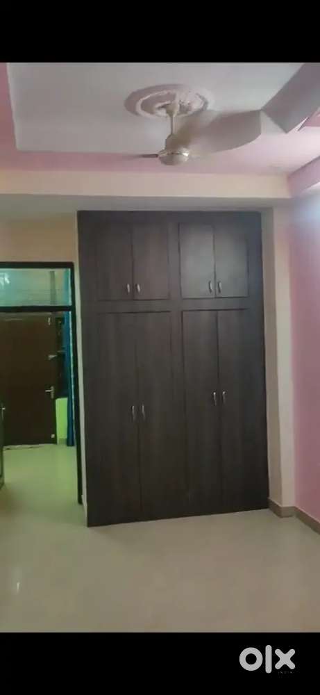 2 bhk flat only for family near 7 number churah jagatpur