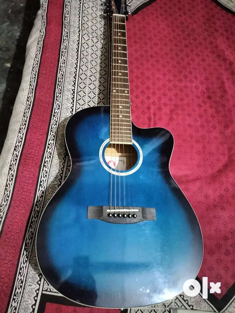 I m selling my new guitar with bag and belt interested parsan call me