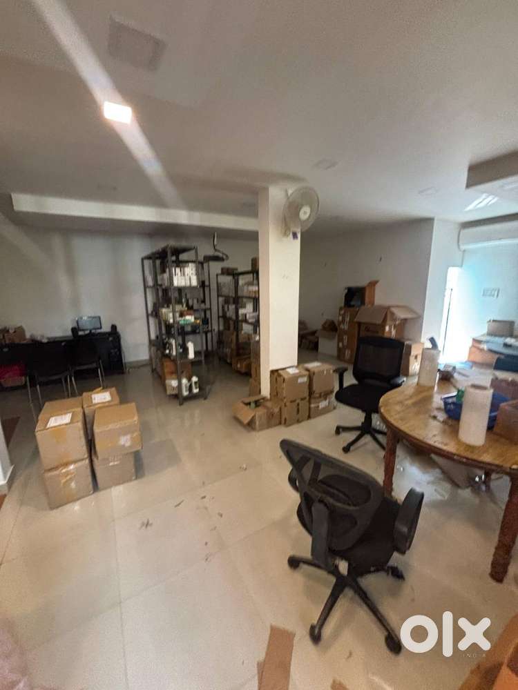 Ideal for Showroom/Office: 2000 Sq.Ft Commercial Space  Kadavanthara