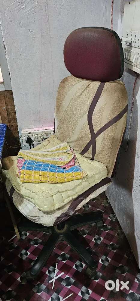 Chair bechna hai 1000 me