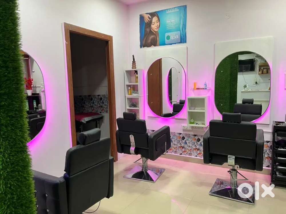 Ladies salon for sale urgently