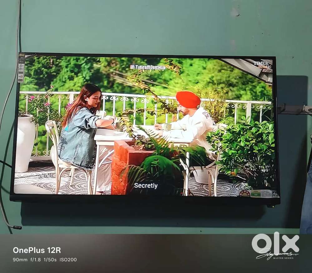 Smart TV full HD  43 bezzelless Display