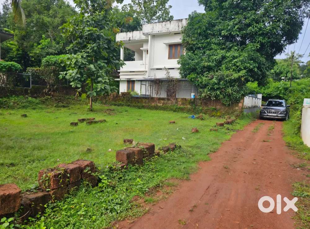 7 CENT HOUSE PLOT- MUNDAYAD - NR VARAM PETROL PUMP - 575000/- PER CENT