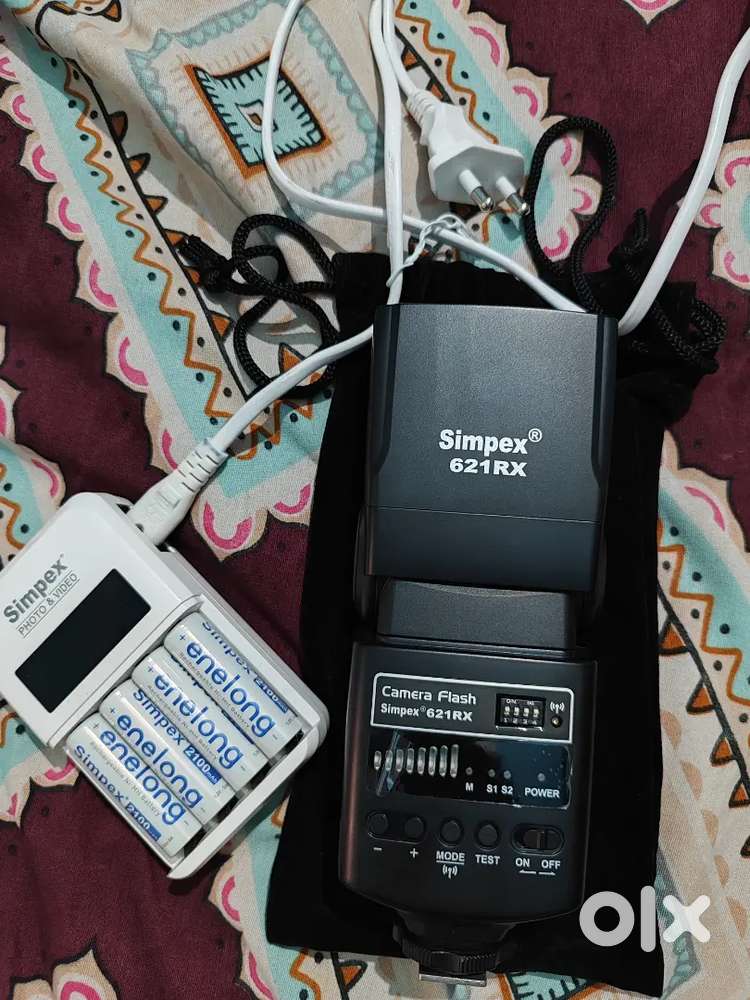 Simpex 621rx flash with charger with 4extra brand new battery
