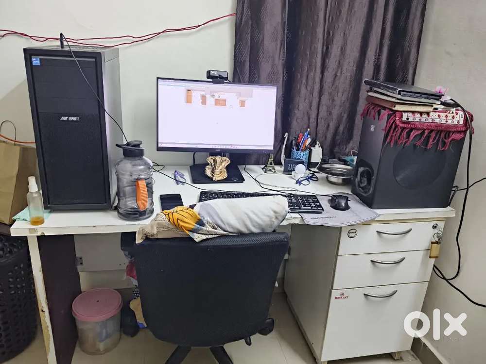 Computer table with storage