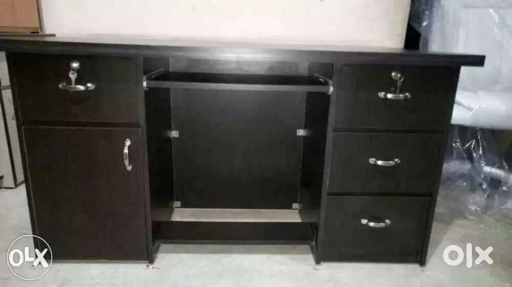 New 2.5 X 5 Office Table