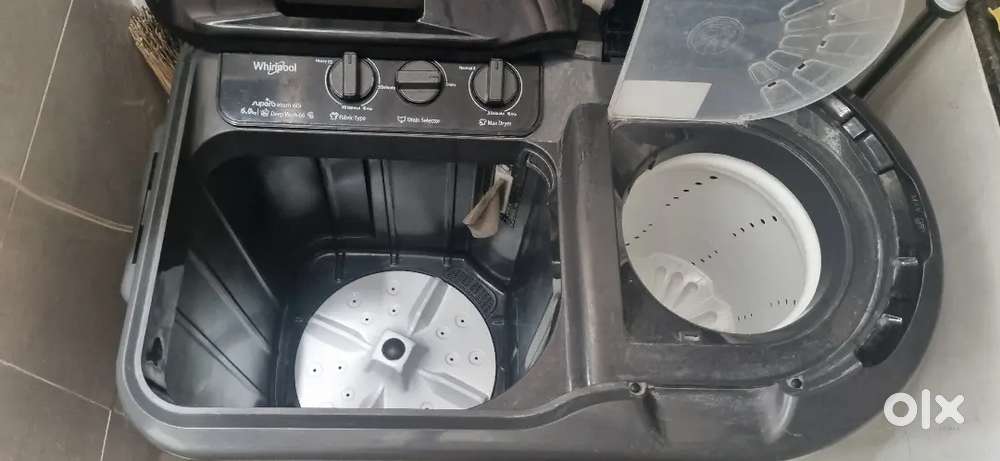 Whirlpool semi automatic washing machine in excellent condition