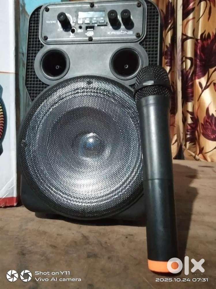 Krisons multimedia speaker with wireless mic