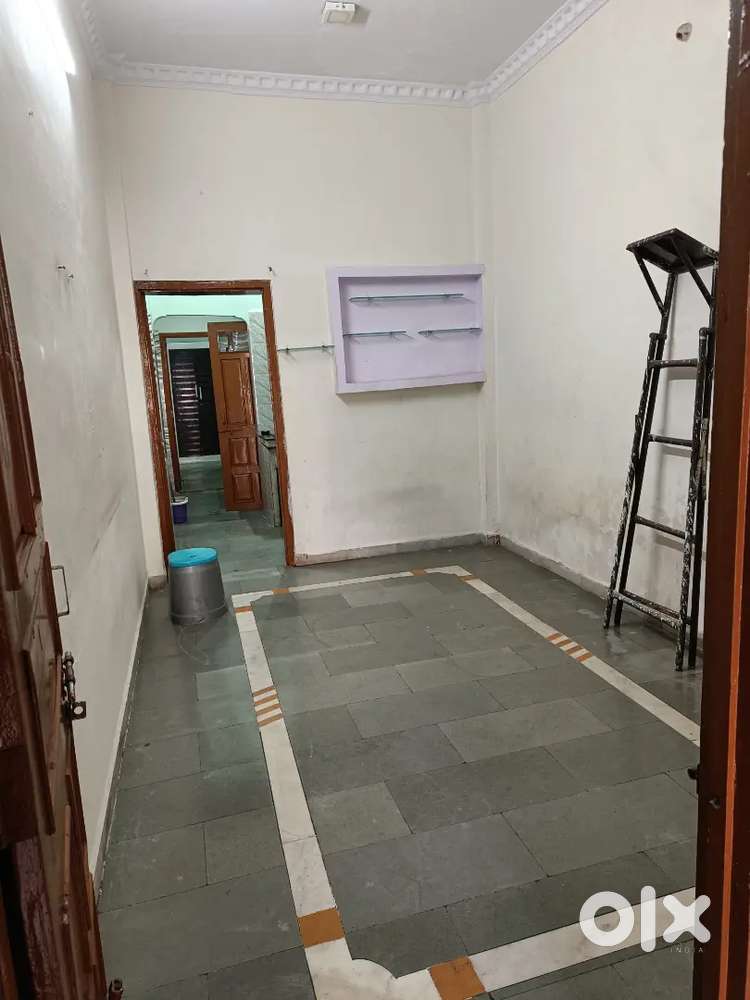 1 hall , 1 kitchen, 1 bedroom