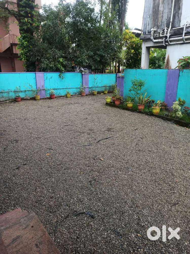 Independent building ideal for Cafe & Restaurant