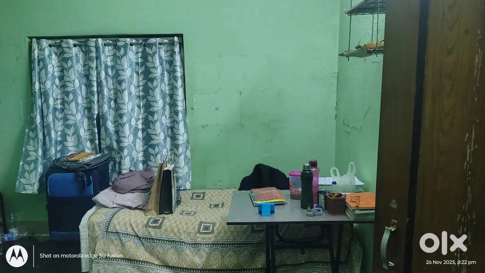 2 roommates required only competitive boys