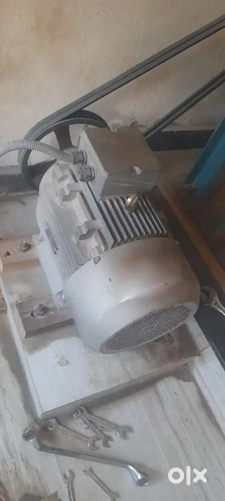 Motor 15 hp [motovario company, Italian made], 20 hp Starter Havells .