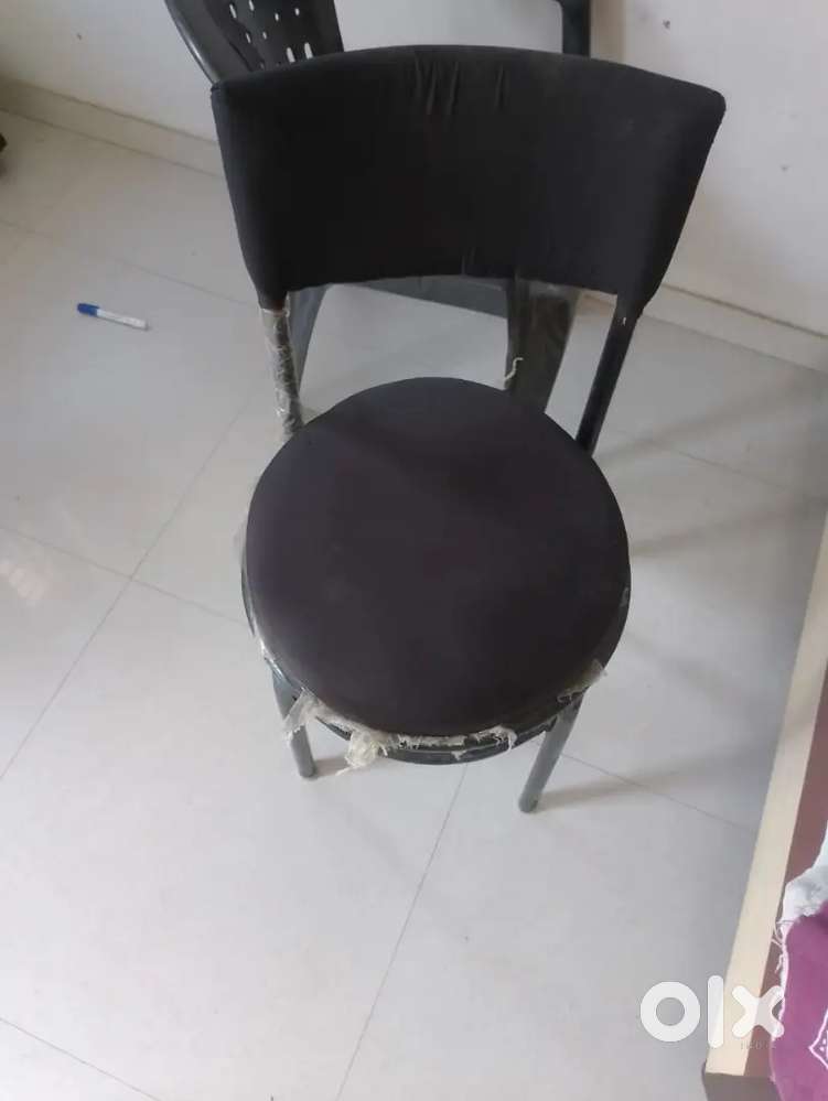 Computer table and counter table only 6 month old and new condition