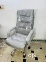 BRAND NEW OFFICE CHAIR SUPER SOFT REVOLVING DOUBLE CAUSIONING
