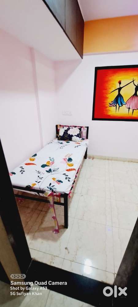 Single double sharing Boys pg lokhandwala oshiwara near infinity