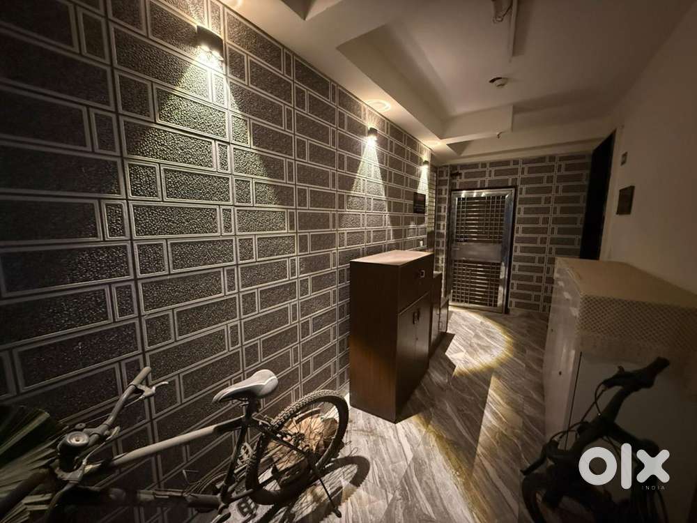 1865sqft, 3BHK+ Servant, 20th Floor, Fully Furnished Flat Gaur City 2