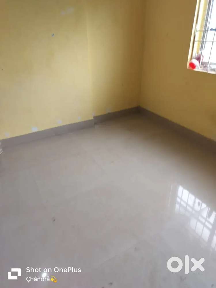 1 room available in a spacious 3BHK flat for sharing (2 beds).