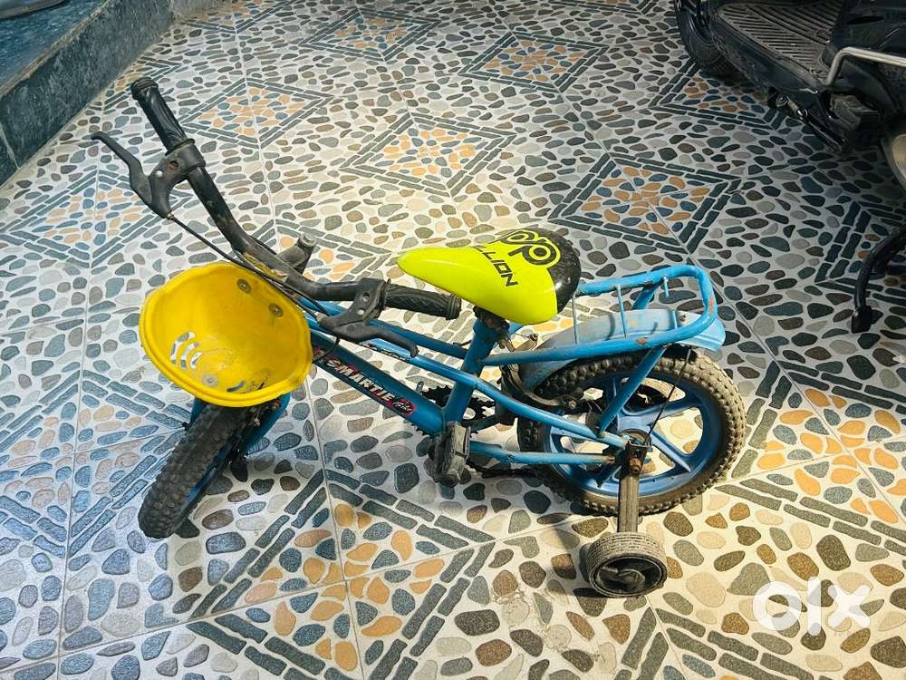 A new cycle for kids, age (3-7) selling because of move to other place