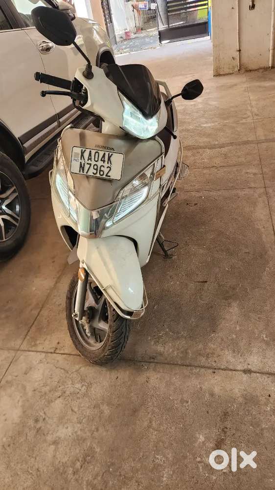 Single owner showroom conditioned activa full option