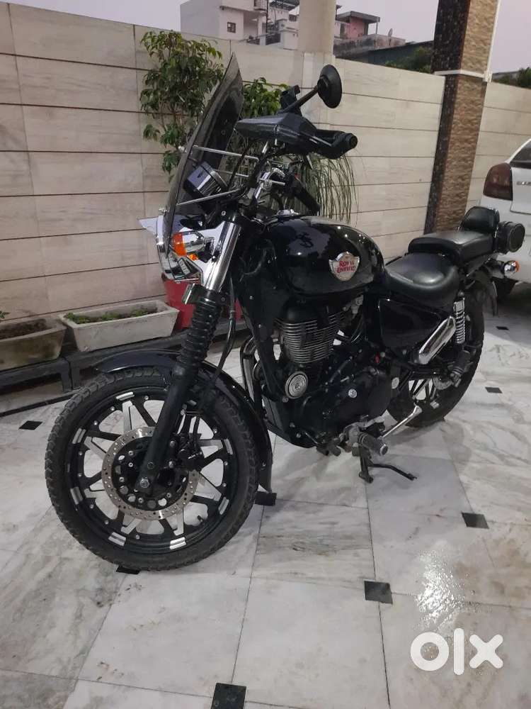Thunderbird 350, showroom condition bike for sale in Greater Kailash.