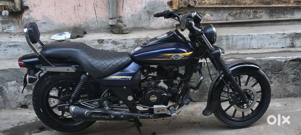 Bajaj avenger 150 street