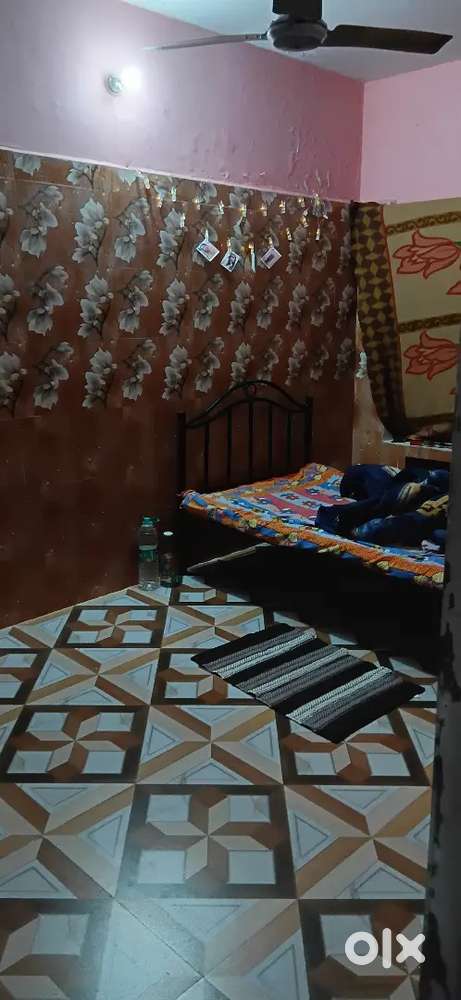 Need a flatmate only hindu girl