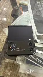 Samsung Galaxy Flip 3 in excellent condition