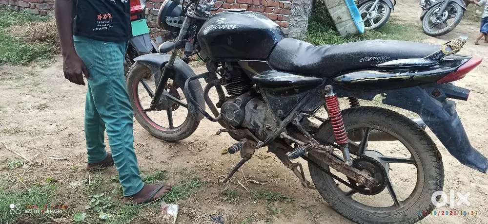 Sahi bike h electric scooty le li h isliye bech raje hain