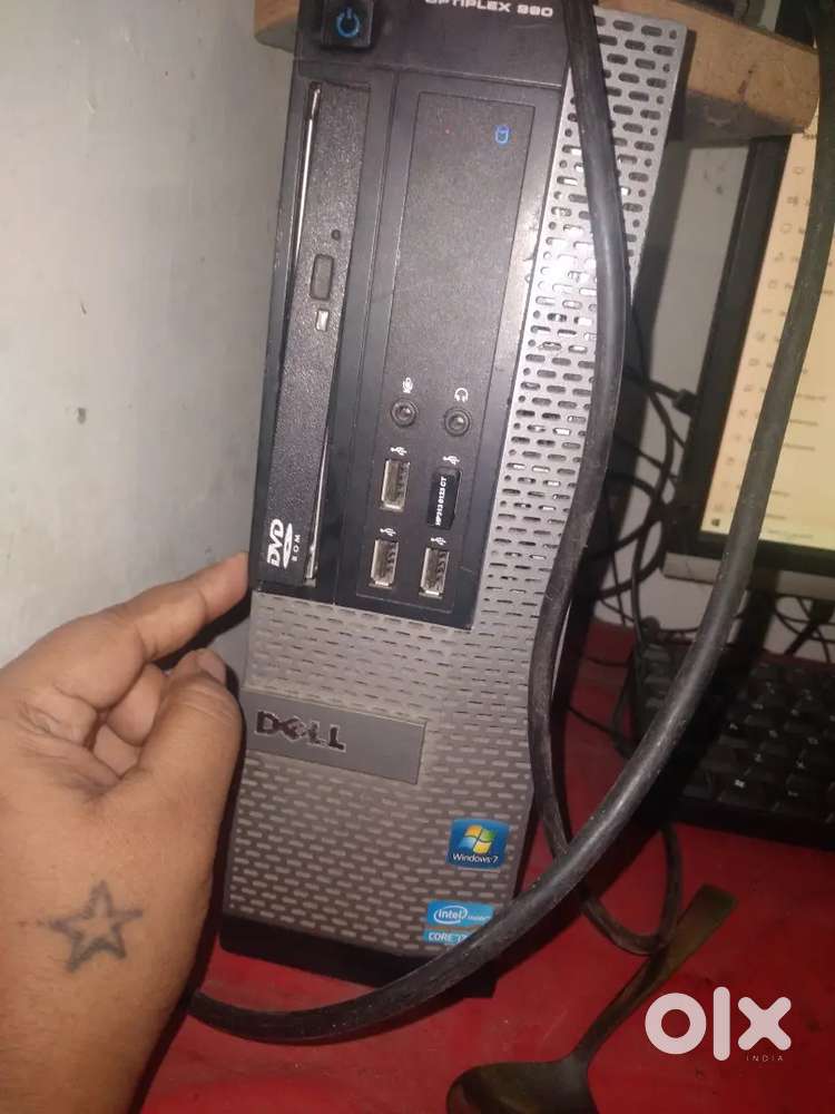 DELL CPU, 4GB 32 MB 298 GB storage
