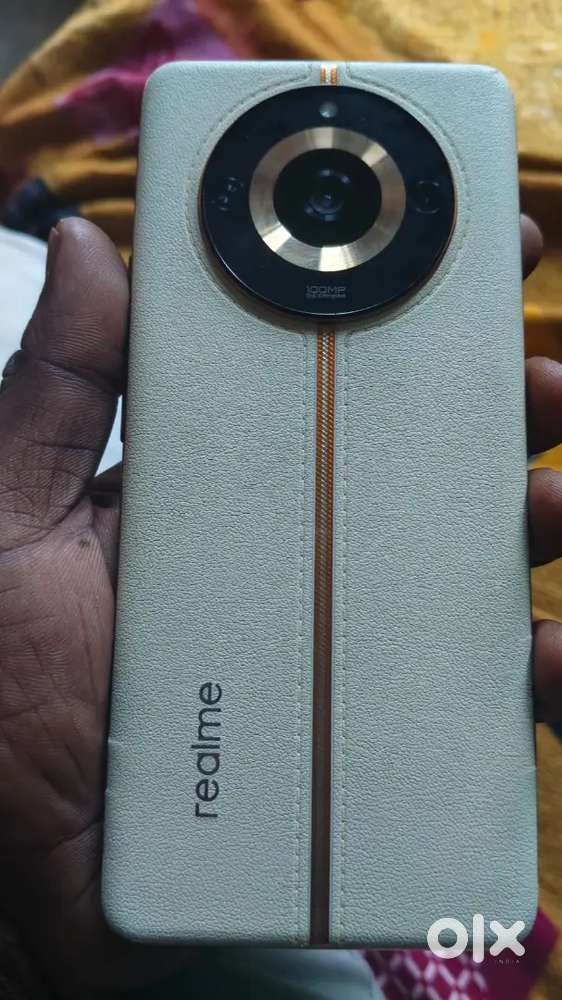 Realme 11 pro 8 ram storage 256 uper thoda sa creek h