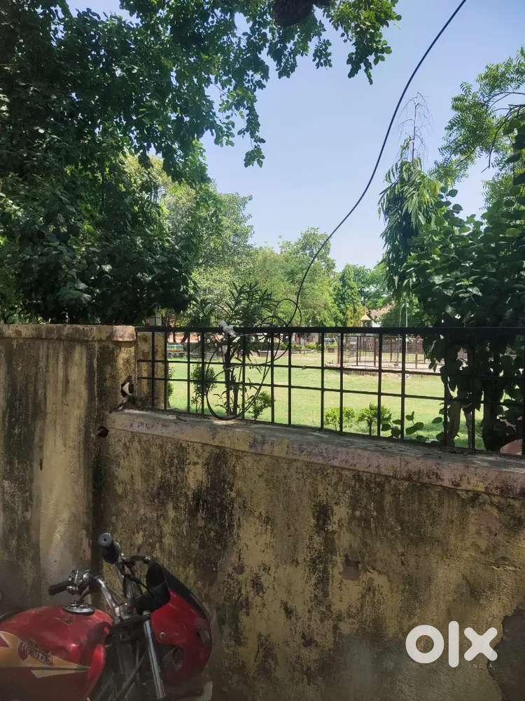 Park location 30x64.  Sqft plot for sale 1.10 Cr