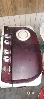 LG SEMI AUTOMATIC WASHING MACHINE P8053R3SA 05 YEAR OLD FOR SELL