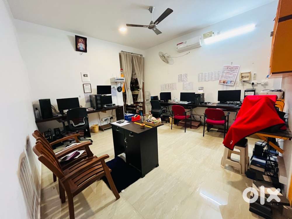 300 Sq. Ft. Spacious Square Room For Commercial Purpose (1st Floor)