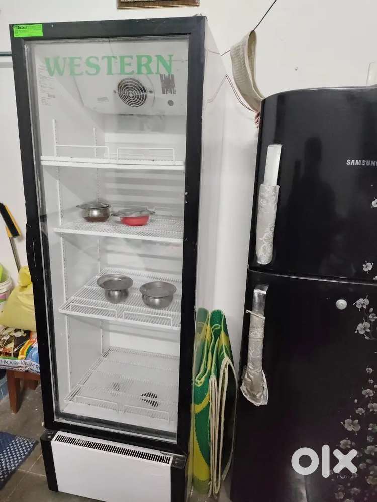 Commercial refrigerator