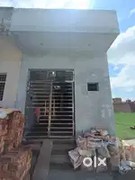 नया तैयार दो मंज़िला मकान