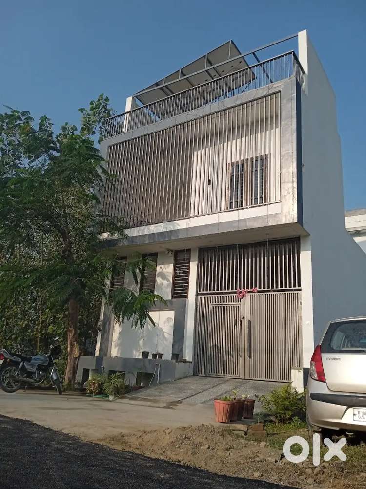 सेक्टर 99 सहारनपुर 121.25 गज  पूर्व फेस नया मकान 50 फुट पक्का रास्ता