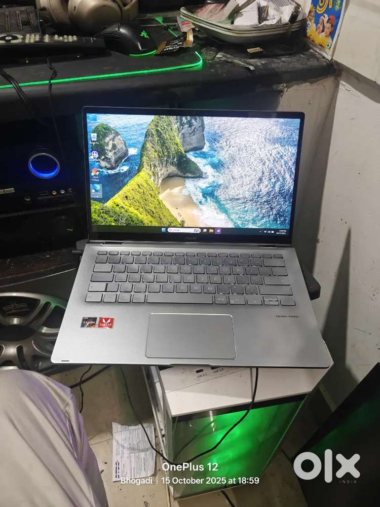 Asus flip 14 ( Ryzen 7  / 8gb / 256gb )
