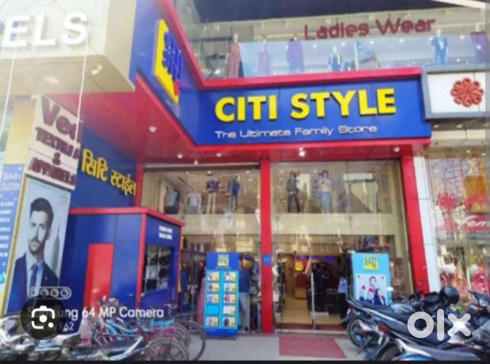 City' style shopping mall sales boys and girls