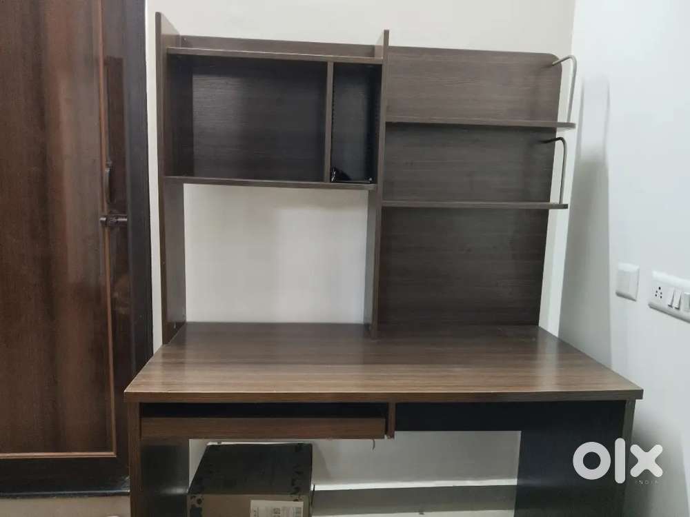 Desktop table or computer stand with dressing stand