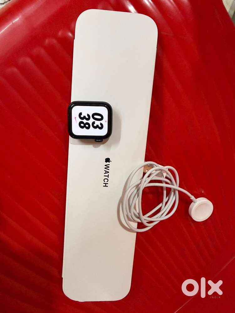 Apple I watch SE (GPS + cellular) NIKE