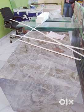 Shop counter / reception