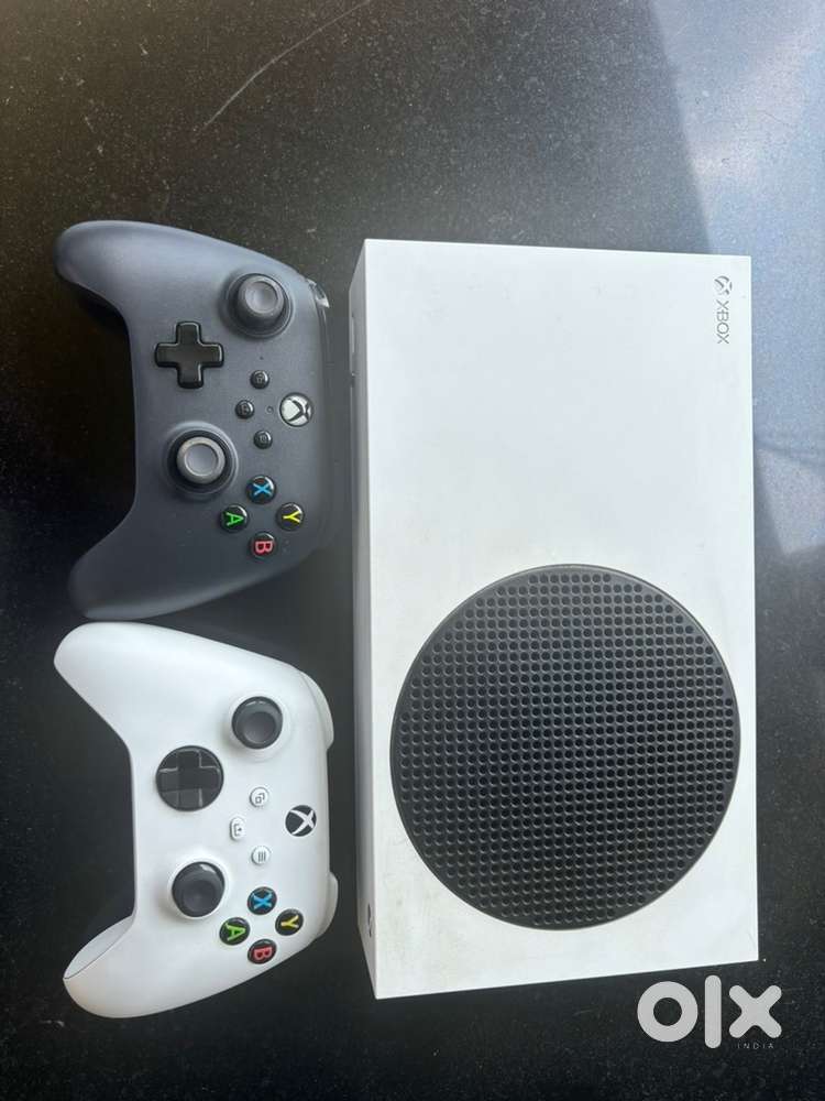 Xbox Series S 512GB with 1 wireless controller and 1 wired controller