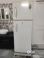 LG DOUBLE DOOR 250 LITRE