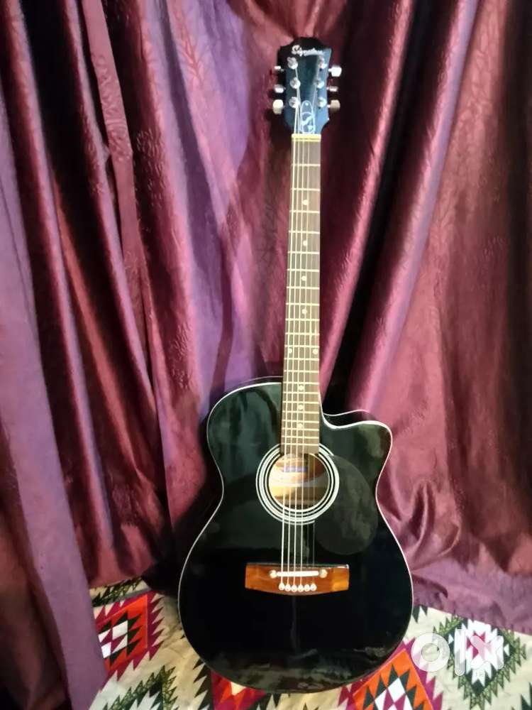 Bilkul shii guitar hai 20 din huye hai isko liye